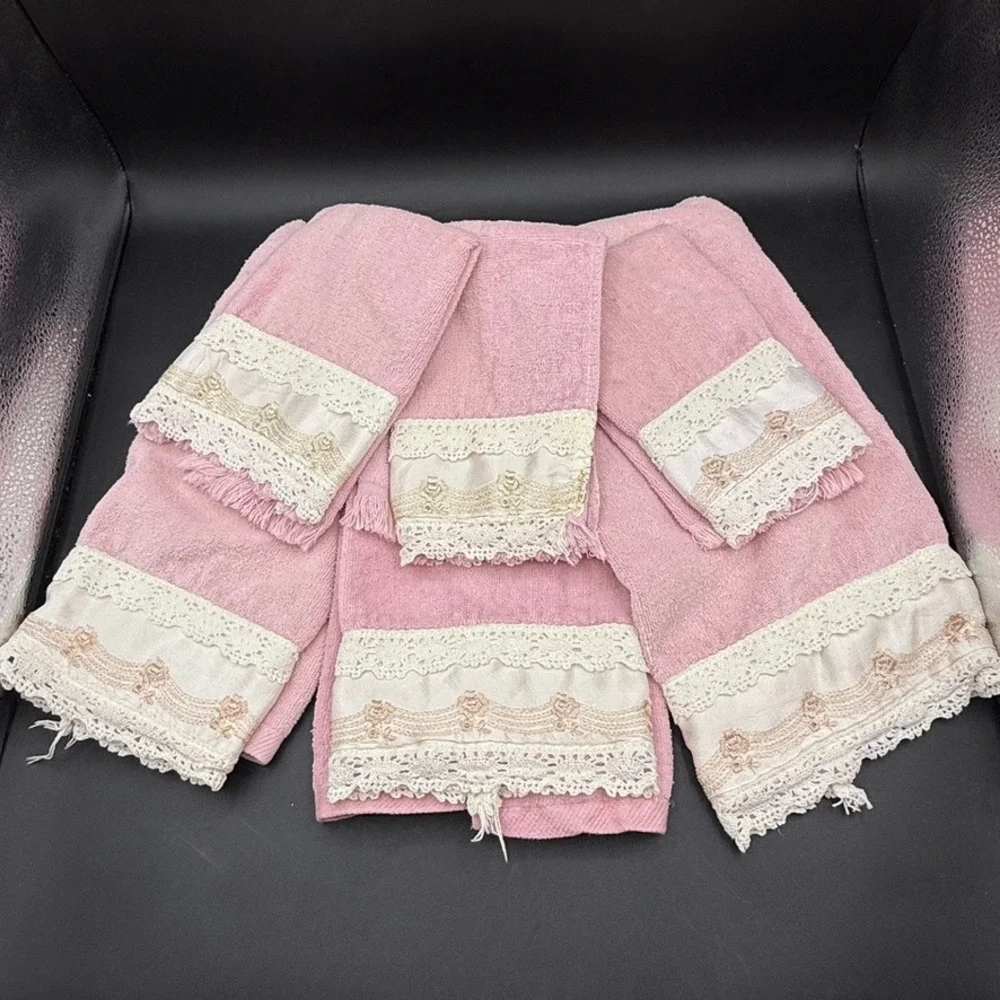 Vtg Avanti‎ Towel Set Pink Lace Trim Hand Guest Towels OS Coquette Cottage Boho